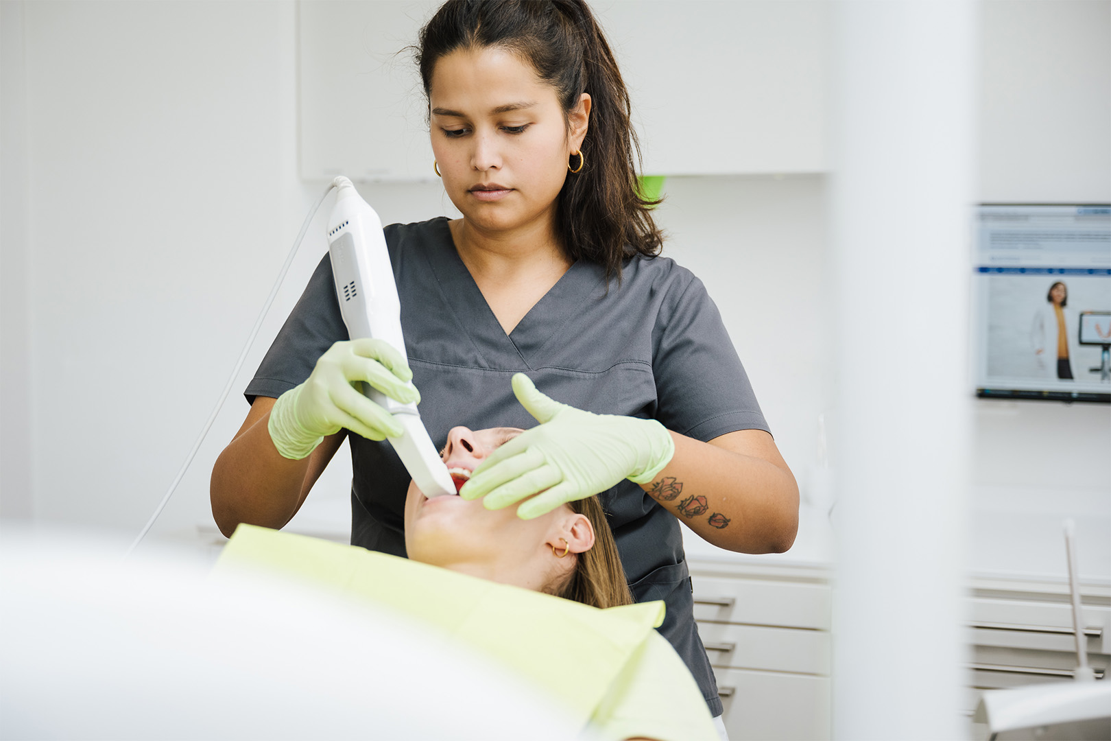 Zahnarztpraxis Cambradent - Cambrahour Kariesaktivität ermitteln mit Scans