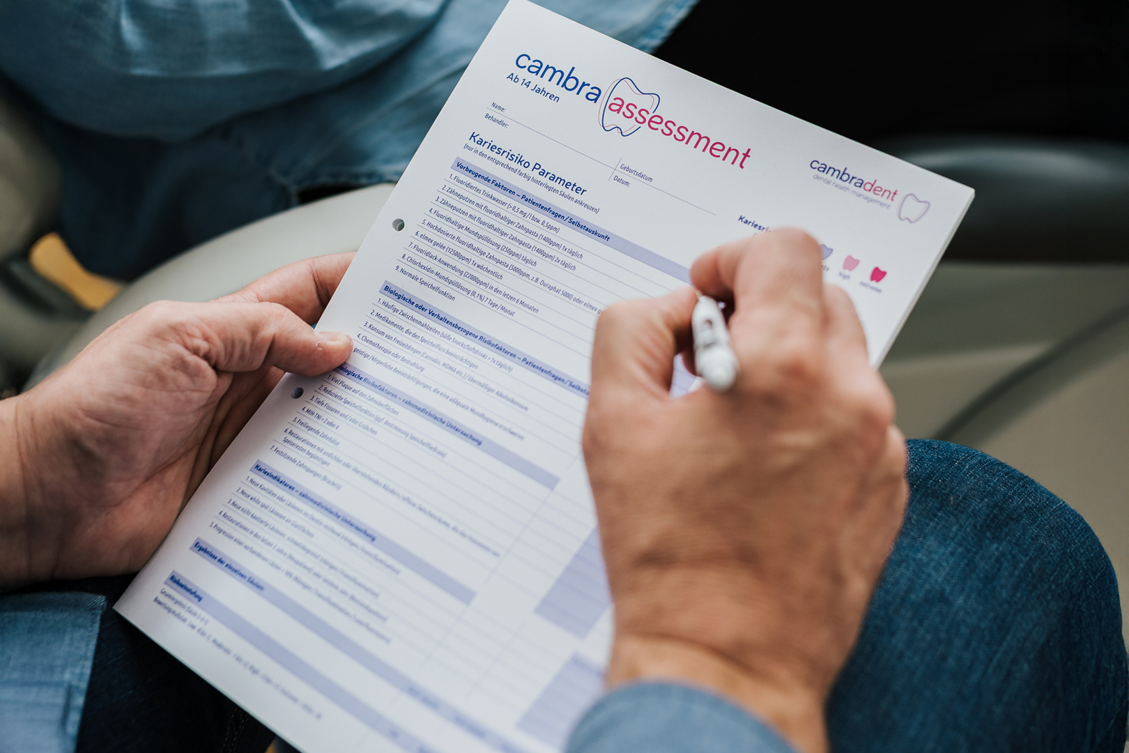 Zahnarztpraxis Cambradent - Cambrahour Kariesrisiko ermitteln mit Fragebogen